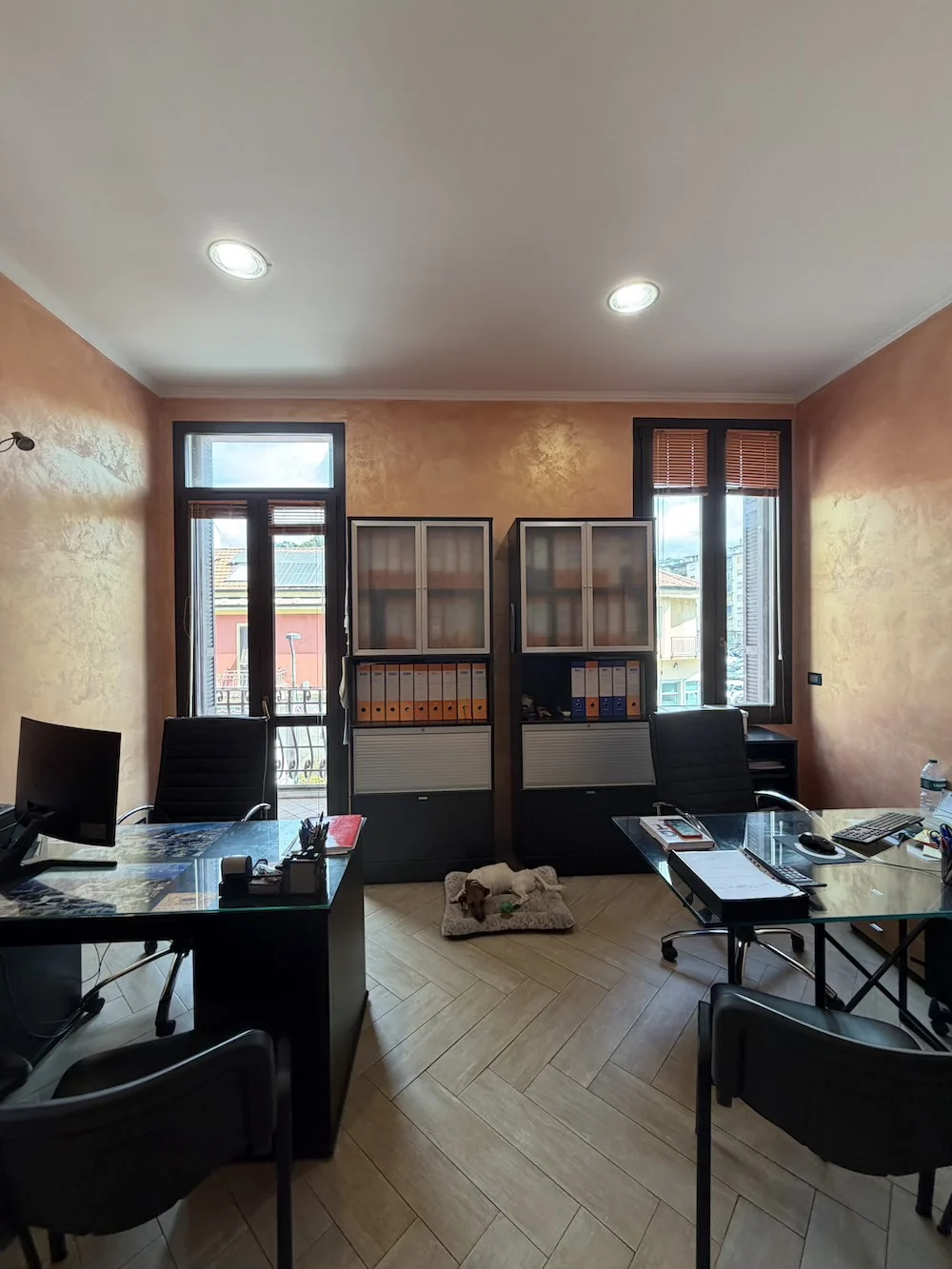 Gli interni dello studio di Immobiliare Graziella